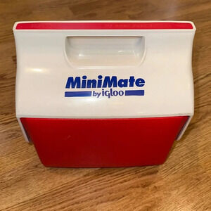 VINTAGE Mini Mate By Igloo Red Small Hard cooler snap closure 4quarts holds 6pk
